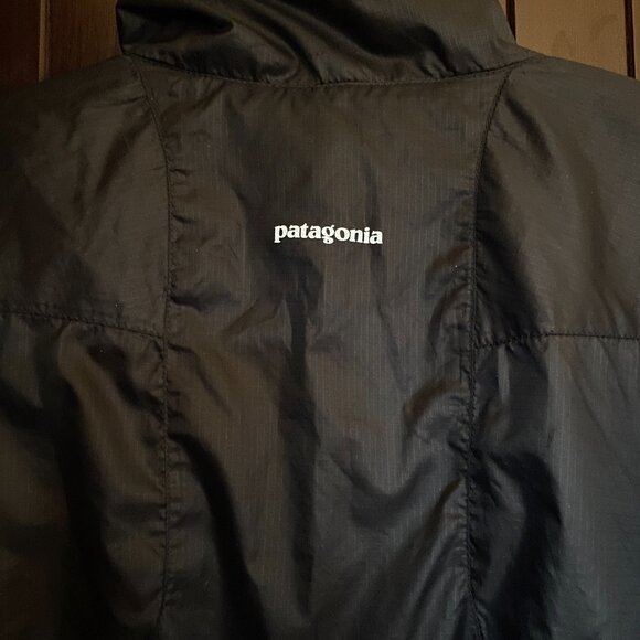 Black Patagonia Wind Breaker - Picture 2 of 6